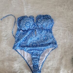 WDIRARA Womens frill trim swim suit top